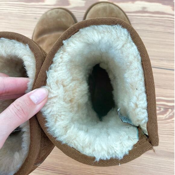 UGG – Brown Suede Sherpa‑Lined Zipper Detail Boots - Picture 9 of 11